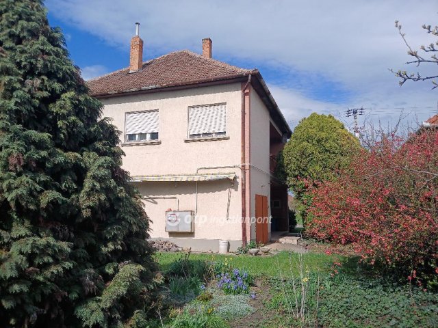 Eladó családi ház, Hatvanban 62 M Ft, 5 szobás