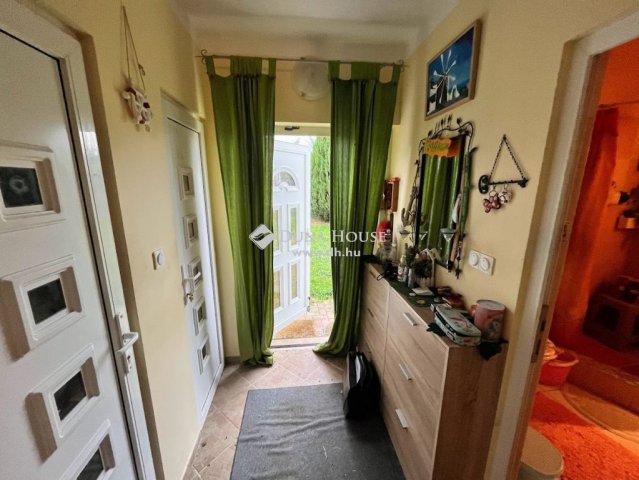 Eladó családi ház, Dunaszekcsőn 38.9 M Ft, 4 szobás