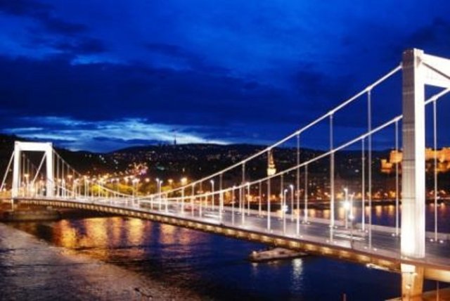 Eladó téglalakás, Budapesten, V. kerületben, Belgrád rakparton