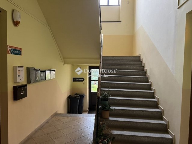 Eladó téglalakás, Pécsett 84.9 M Ft, 3 szobás