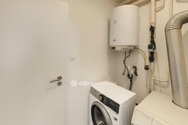 Eladó családi ház, Győrzámolyon 84.5 M Ft, 6+1 szobás