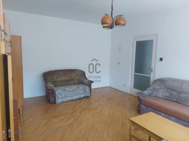 Kiadó panellakás, albérlet, Szekszárdon 100 E Ft / hó, 3 szobás