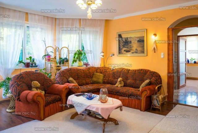 Eladó családi ház, Szentendrén 183 M Ft, 6 szobás