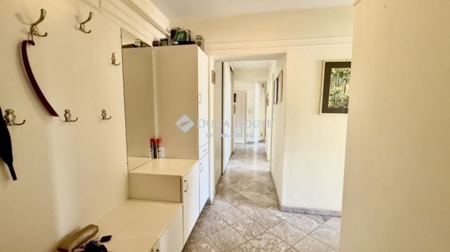 Eladó téglalakás, Szegeden 99 M Ft, 2+1 szobás