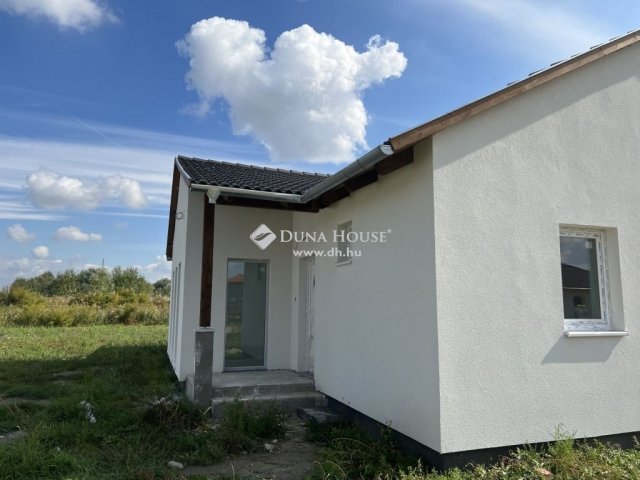 Eladó családi ház, Ráckevén 82.9 M Ft, 4 szobás