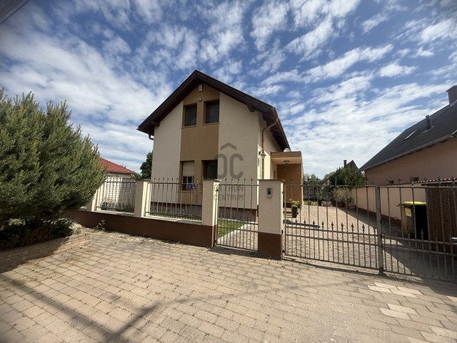 Eladó családi ház, Győrött 129 M Ft, 4 szobás