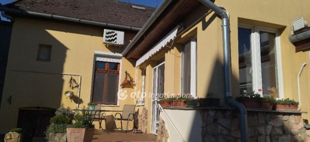 Eladó családi ház, Nyíregyházán 96 M Ft, 2+1 szobás