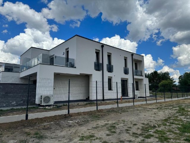 Eladó téglalakás, Nyíregyházán 95 M Ft, 3 szobás