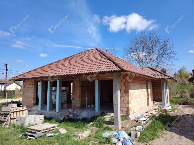 Eladó családi ház, Velencén 99.9 M Ft, 4 szobás