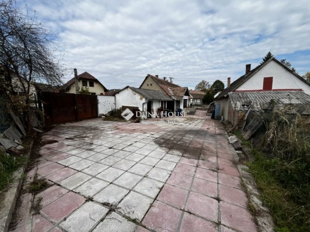 Eladó családi ház, Mecseknádasdon 20 M Ft, 2 szobás