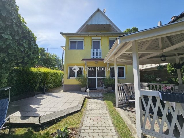 Eladó családi ház, Szigetszentmiklóson 114.99 M Ft, 8 szobás