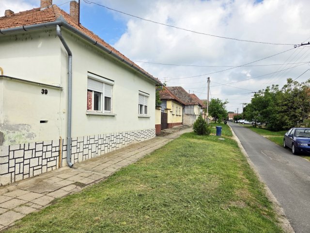 Eladó családi ház, Garán 17.5 M Ft, 4 szobás