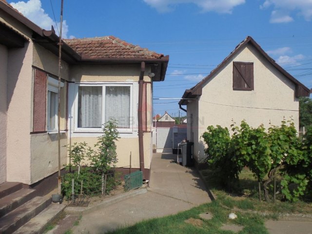 Eladó családi ház, Hosszúpályin 17.5 M Ft, 1 szobás