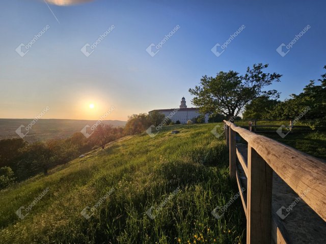 Eladó családi ház, Pannonhalmán 175 M Ft, 5 szobás