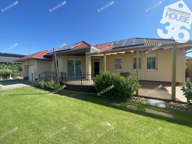 Eladó családi ház, Kecskeméten 89.5 M Ft, 4 szobás