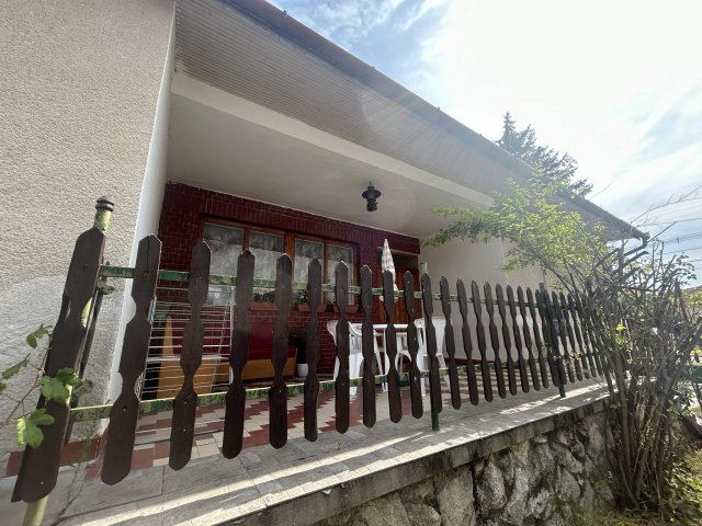 Eladó családi ház, Kónyon 52 M Ft, 4 szobás