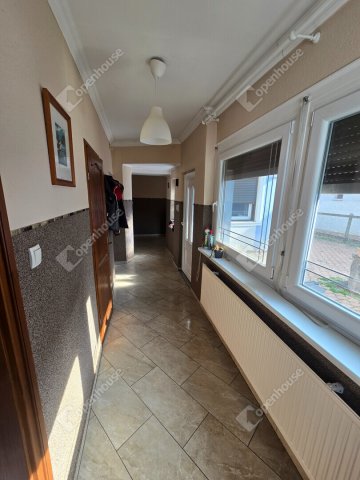 Eladó családi ház, Vecsésen 89.5 M Ft, 4 szobás