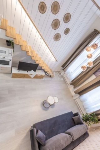 Eladó téglalakás, Budapesten, V. kerületben 129.9 M Ft, 1 szobás