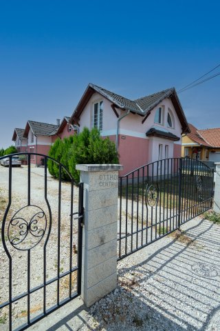 Eladó családi ház, Székesfehérvárott 64 M Ft, 4 szobás