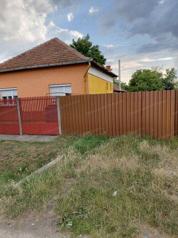 Eladó családi ház, Törökszentmiklóson 19 M Ft, 1+1 szobás