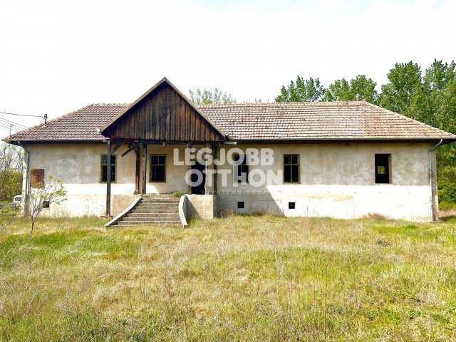 Eladó családi ház, Csemőn 20 M Ft, 1 szobás