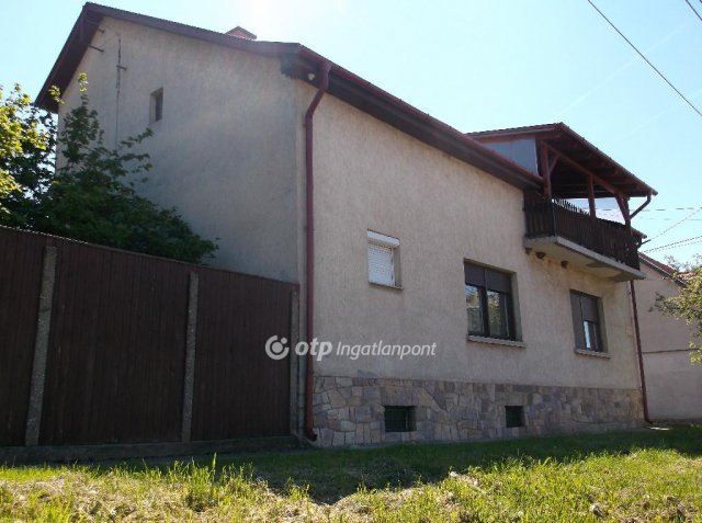 Eladó családi ház, Gyöngyösön 65 M Ft, 5+1 szobás