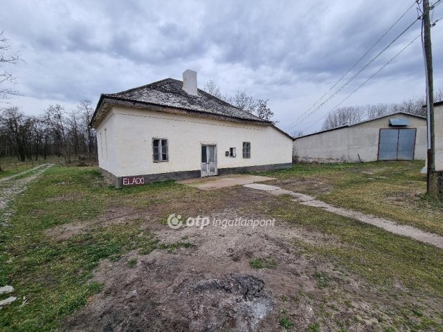 Eladó ipari ingatlan, Mezőfalván 130 M Ft / költözzbe.hu