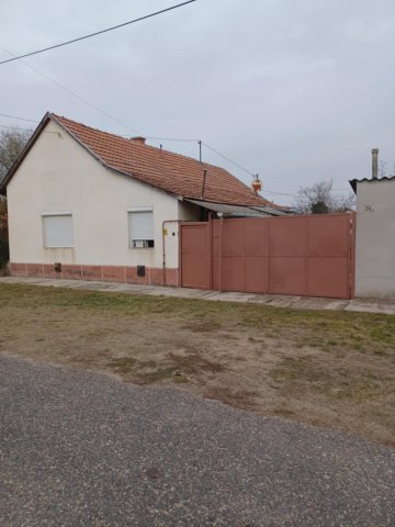 Eladó családi ház, Tiszaalpáron 7 M Ft, 1+1 szobás