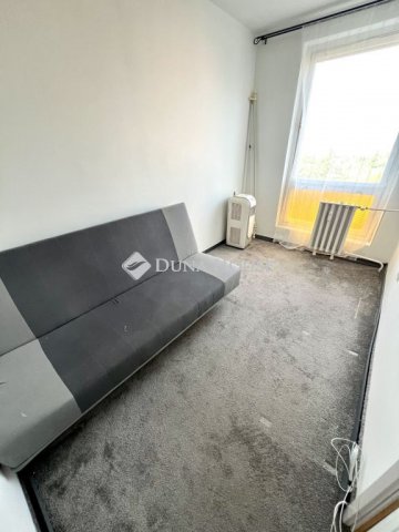 Eladó panellakás, Komlón 19.5 M Ft, 2 szobás