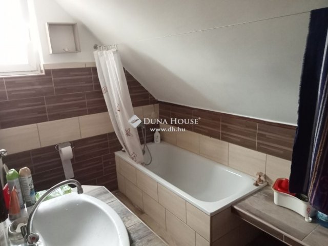 Eladó családi ház, Debrecenben 90 M Ft, 6 szobás