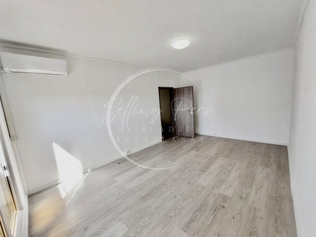 Eladó panellakás, Pécsett, József Attila utcában 48.9 M Ft