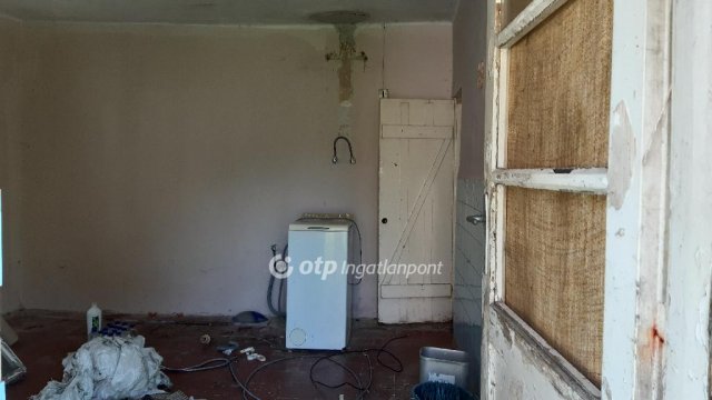 Eladó családi ház, Regenyén 4.5 M Ft, 3 szobás