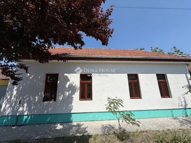 Eladó családi ház, Cegléden 53 M Ft, 3 szobás