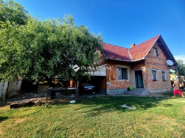 Eladó családi ház, Szentlőrincen 37.7 M Ft, 4 szobás