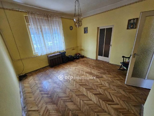 Eladó családi ház, Újszászon 16.9 M Ft, 2+1 szobás