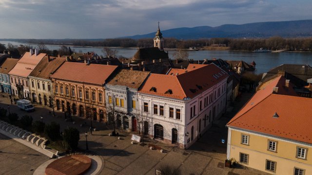Eladó téglalakás, Vácon, Március 15. téren 110.4 M Ft