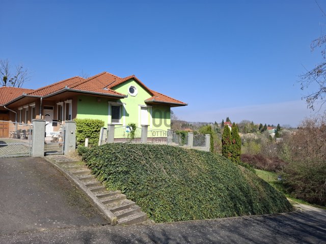 Eladó családi ház, Zalakaroson 74.99 M Ft, 4 szobás