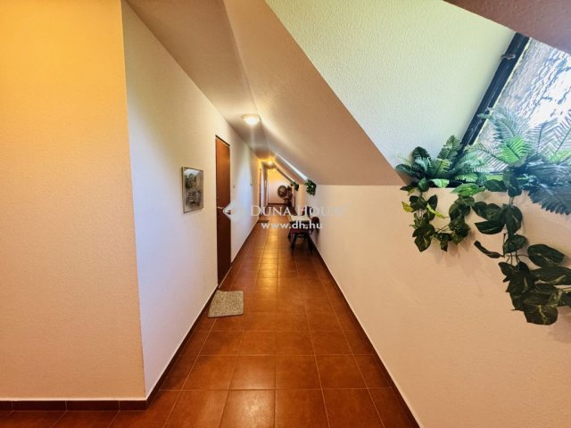 Eladó családi ház, Ecseren 250 M Ft, 8 szobás