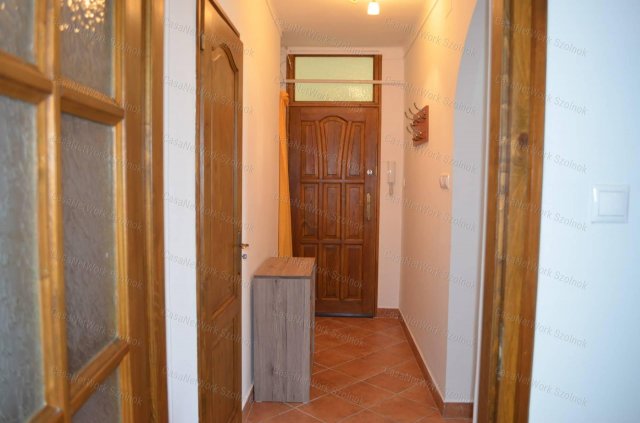 Kiadó téglalakás, albérlet, Szolnokon 110 E Ft / hó, 1 szobás
