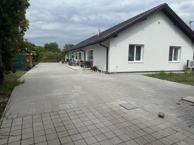 Eladó téglalakás, Szigetszentmártonban 198 M Ft, 10 szobás