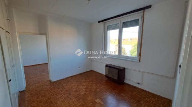 Eladó téglalakás, Zalaegerszegen 29.99 M Ft, 3 szobás