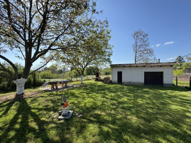 Eladó családi ház, Átányon 8.5 M Ft, 2 szobás