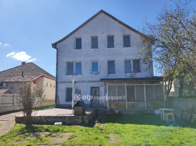 Eladó családi ház, Szegeden 89 M Ft, 4 szobás