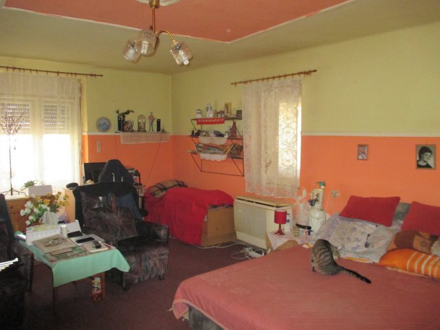 Eladó családi ház, Orosházán 8.9 M Ft, 3 szobás