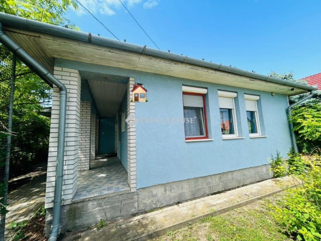 Eladó családi ház, Újszászon 38.9 M Ft, 3 szobás