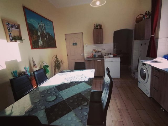 Eladó családi ház, Komáromban 61 M Ft, 2 szobás