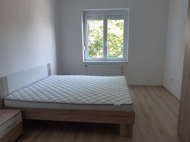 Kiadó téglalakás, albérlet, Pécsett 160 E Ft / hó, 2 szobás