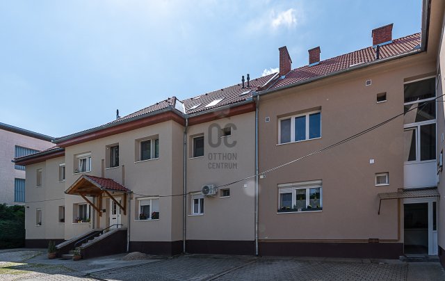 Eladó téglalakás, Szekszárdon 44.5 M Ft, 2 szobás