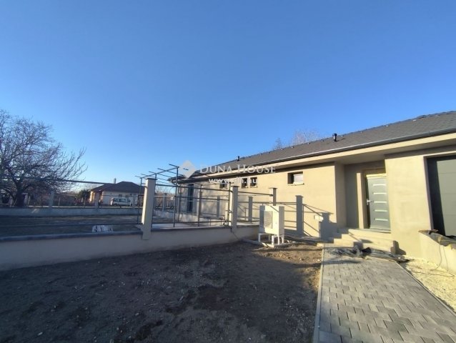 Eladó családi ház, Alsónémediben 145 M Ft, 5 szobás