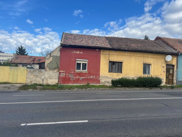 Eladó téglalakás, Pécsett, Zsolnay Vilmos utcában 9.75 M Ft